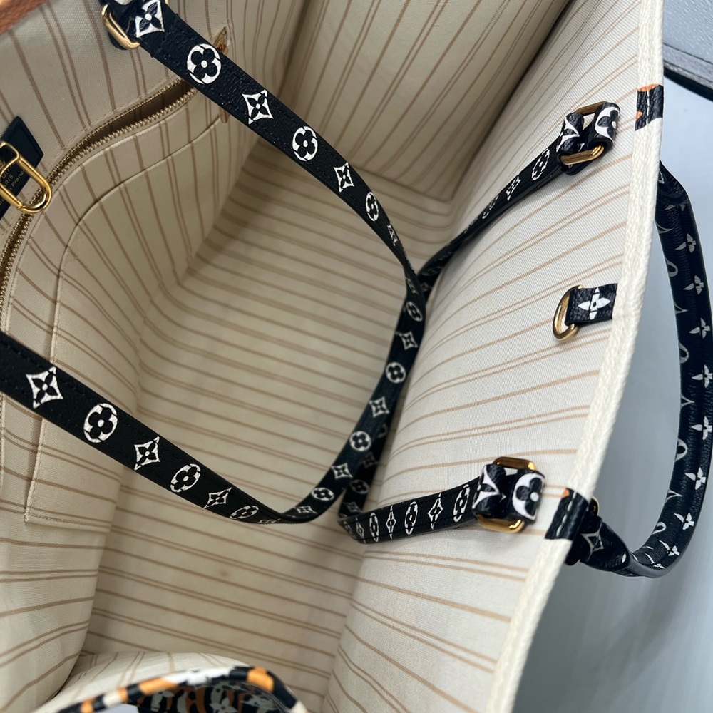 Authentic Louis Vuitton Limited Ed On The Go GM Jungle White 2way Top/shoulder - Picture 15 of 15